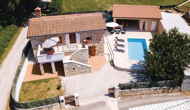 Stunning home in Pazin