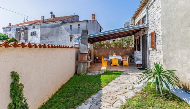 Stunning home in Peruski with WiFi
