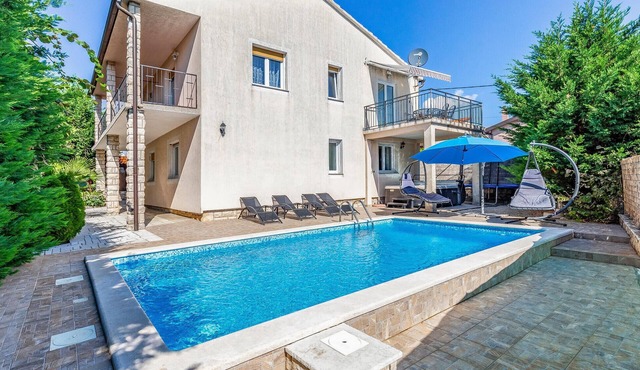 Stunning home in Peruski