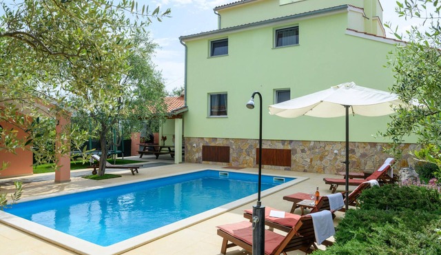 Stunning home in Peruski