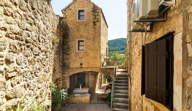 Stunning home in Pitve with WiFi