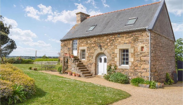 Stunning Home In Pleudaniel