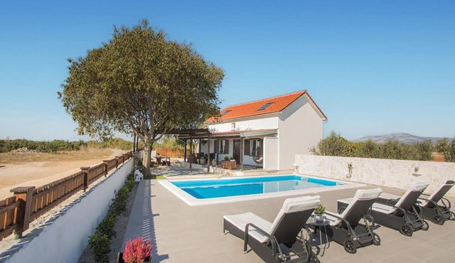 Stunning home in Pokrovnik
