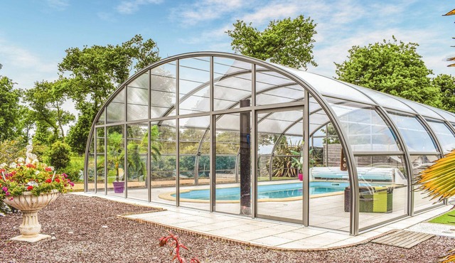 Stunning home in Pommeret with sauna