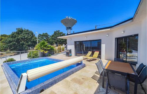 Stunning Home In Portiragnes