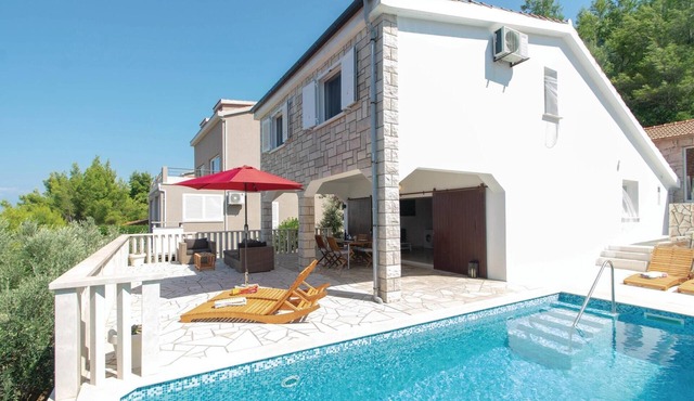Stunning home in Prigradica