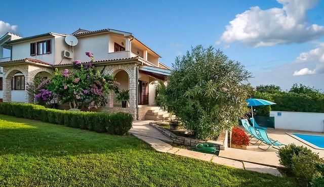 Stunning home in Pula