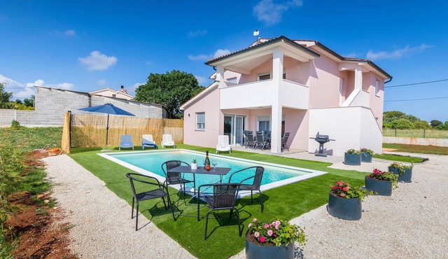 Stunning home in Pula