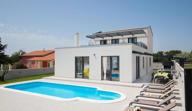 Stunning home in Pula