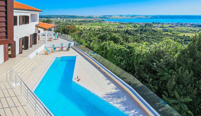 Stunning home in Razanac