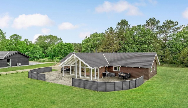 Stunning home in Rømø with kitchen