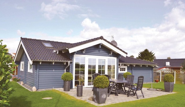 Stunning home in Rønde with kitchen