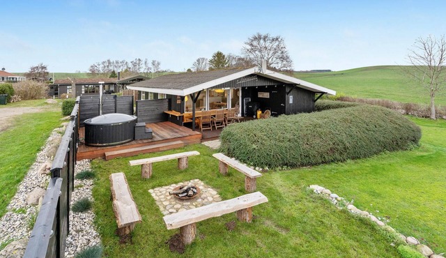 Stunning home in Rønde with kitchen