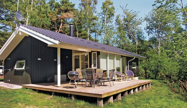 Stunning home in Rønne with kitchen