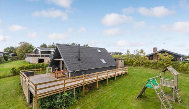 Stunning Home In Roslev With Wifi