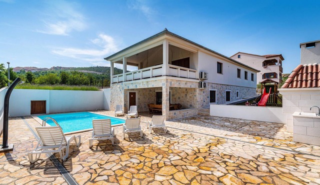 Stunning home in Rovanjska