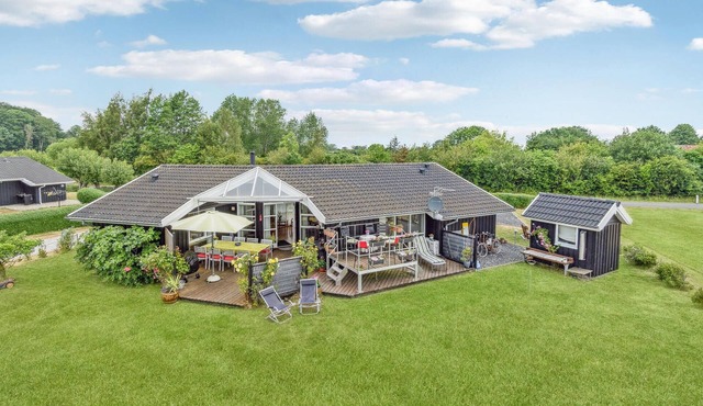 Stunning home in Rudkøbing with kitchen