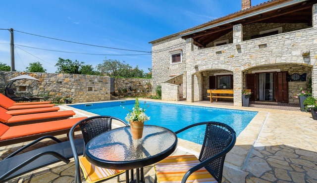 Stunning home in Svetvincenat