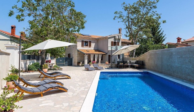 Stunning home in Sajini
