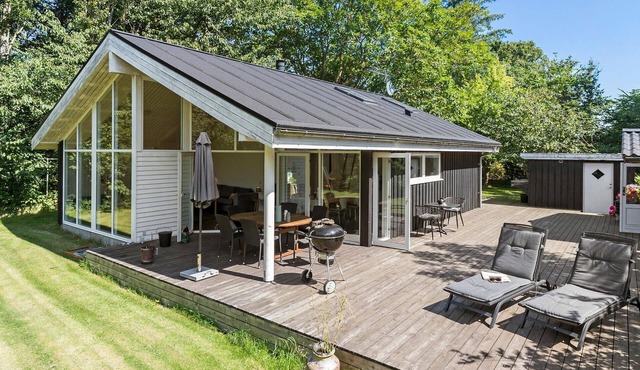 Stunning home in Samsø with kitchen