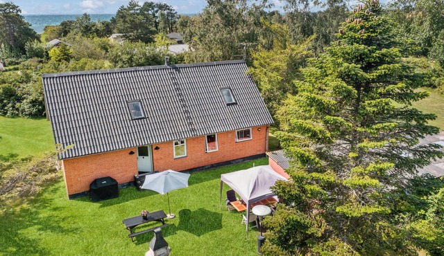 Stunning home in Sejerø with kitchen