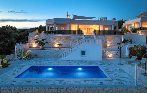 Stunning Home In Sevid