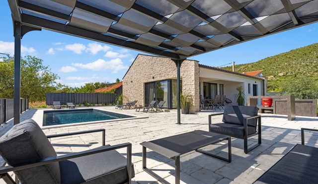 Stunning home in Sibenik with kitchen