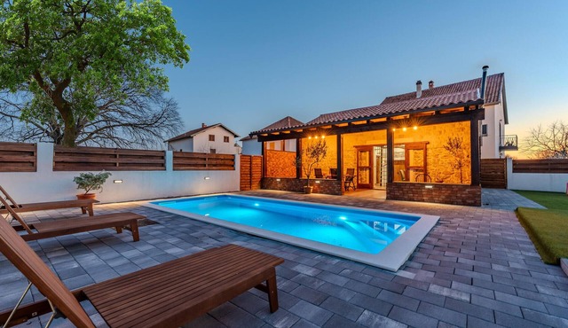 Stunning home in Skabrnja