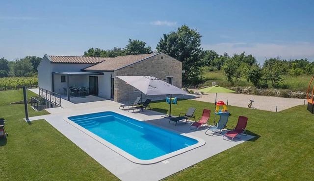 Stunning home in Skropeti