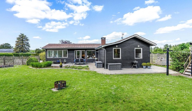 Stunning home in Slagelse with kitchen