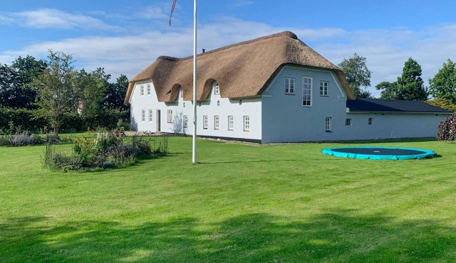Stunning home in Sønder Omme with WiFi