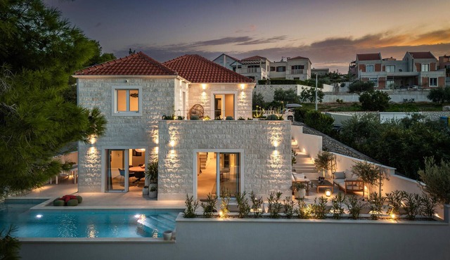 Stunning home in Splitska