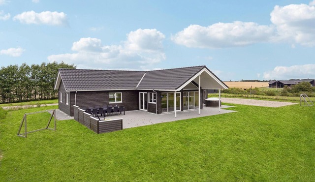 Stunning home in Spøttrup with sauna