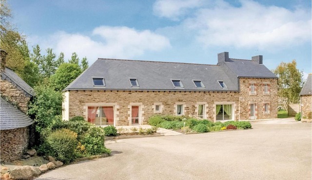 Stunning Home In St Martin Des Pres