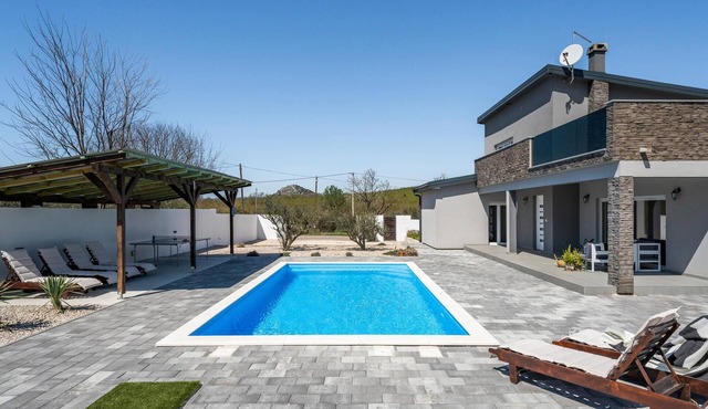 Stunning home in Stankovci