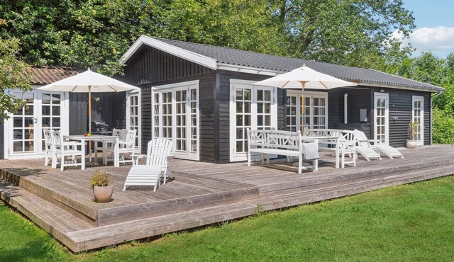 Stunning home in Stege with kitchen