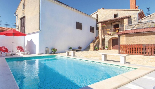 Stunning home in Stifanici
