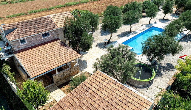 Stunning home in Ston