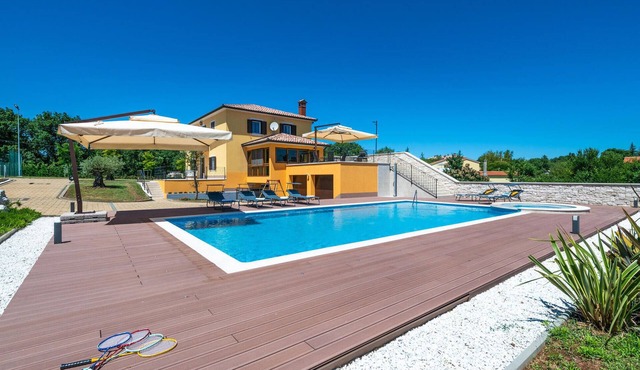Stunning home in Sumber