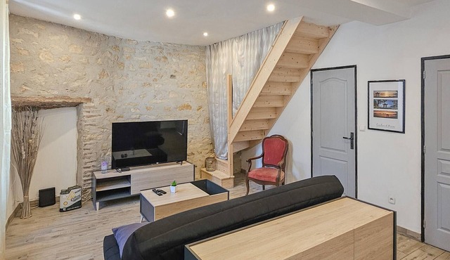 Stunning home in Thenay with WiFi