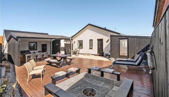 Stunning Home In Thyborøn With Wifi