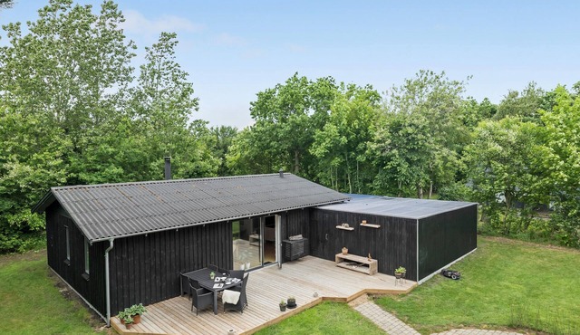 Stunning home in Thyholm with WiFi