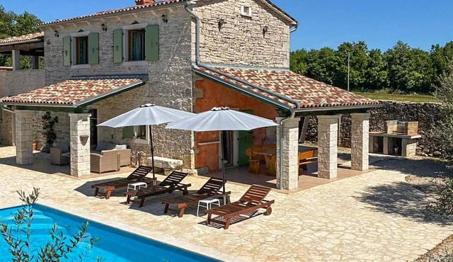 Stunning home in Tinjan with private swimming pool, can be inside or outside