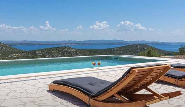 Stunning home in Tkon