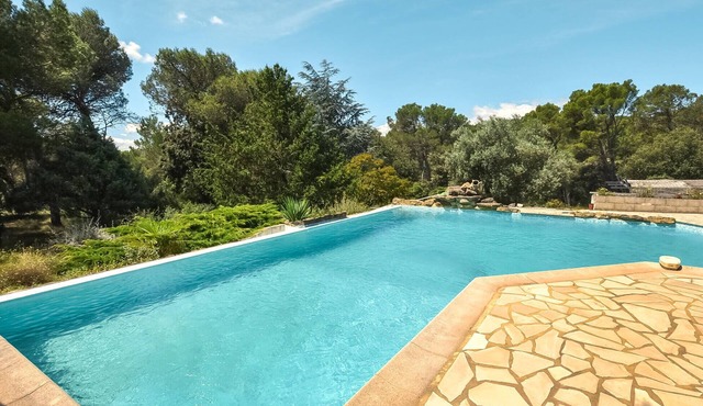 Stunning home in Uchaux