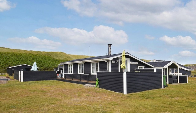 Stunning home in Ulfborg with WiFi