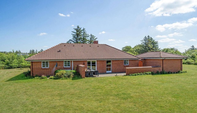 Stunning home in Ulfborg with kitchen