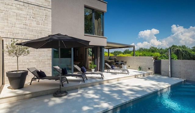 Stunning home in Umag
