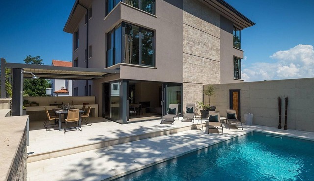 Stunning home in Umag