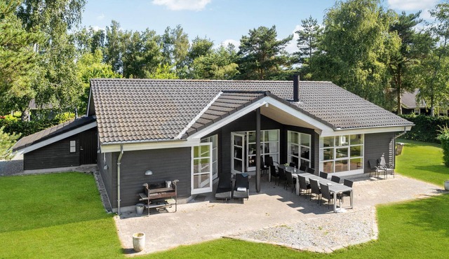 Stunning home in Væggerløse with sauna